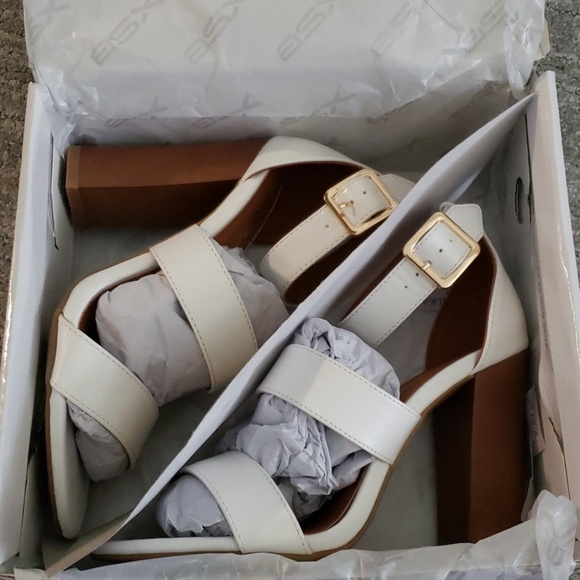 White block heels - Picture 5 of 5